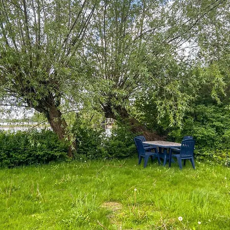 3 Bedroom Gorgeous Stacaravan In Campsite Reeuwijk