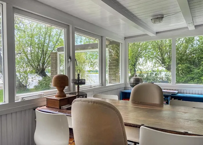 Stunning Stacaravan In Кемпинг Reeuwijk