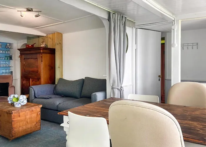 Stunning Stacaravan In Кемпинг