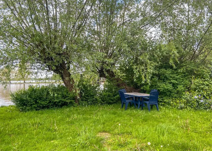 Stunning Stacaravan In Кемпинг Reeuwijk