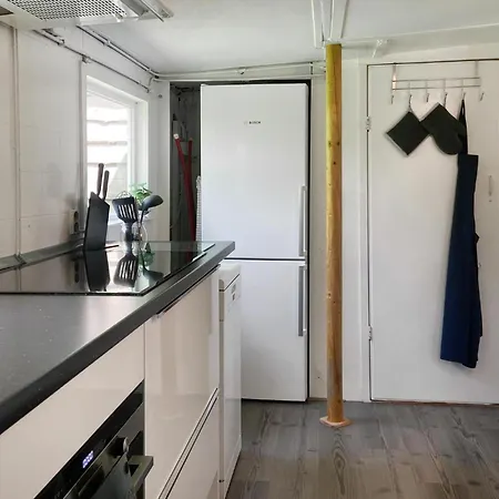 Stunning Stacaravan In 营地