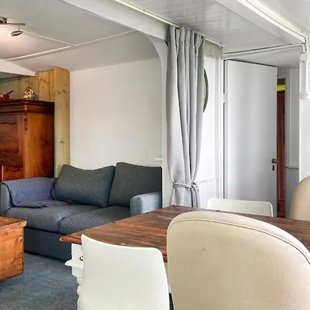 Stunning Stacaravan In 营地