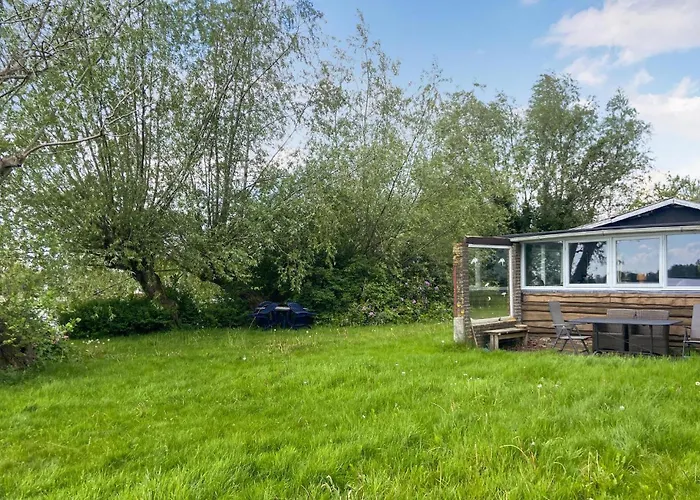 キャンプ場 Stunning Stacaravan In