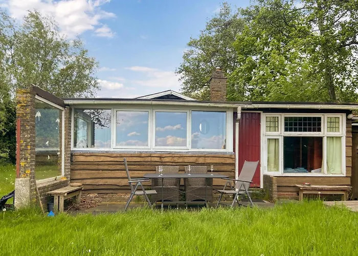 Stunning Stacaravan In キャンプ場 Reeuwijk